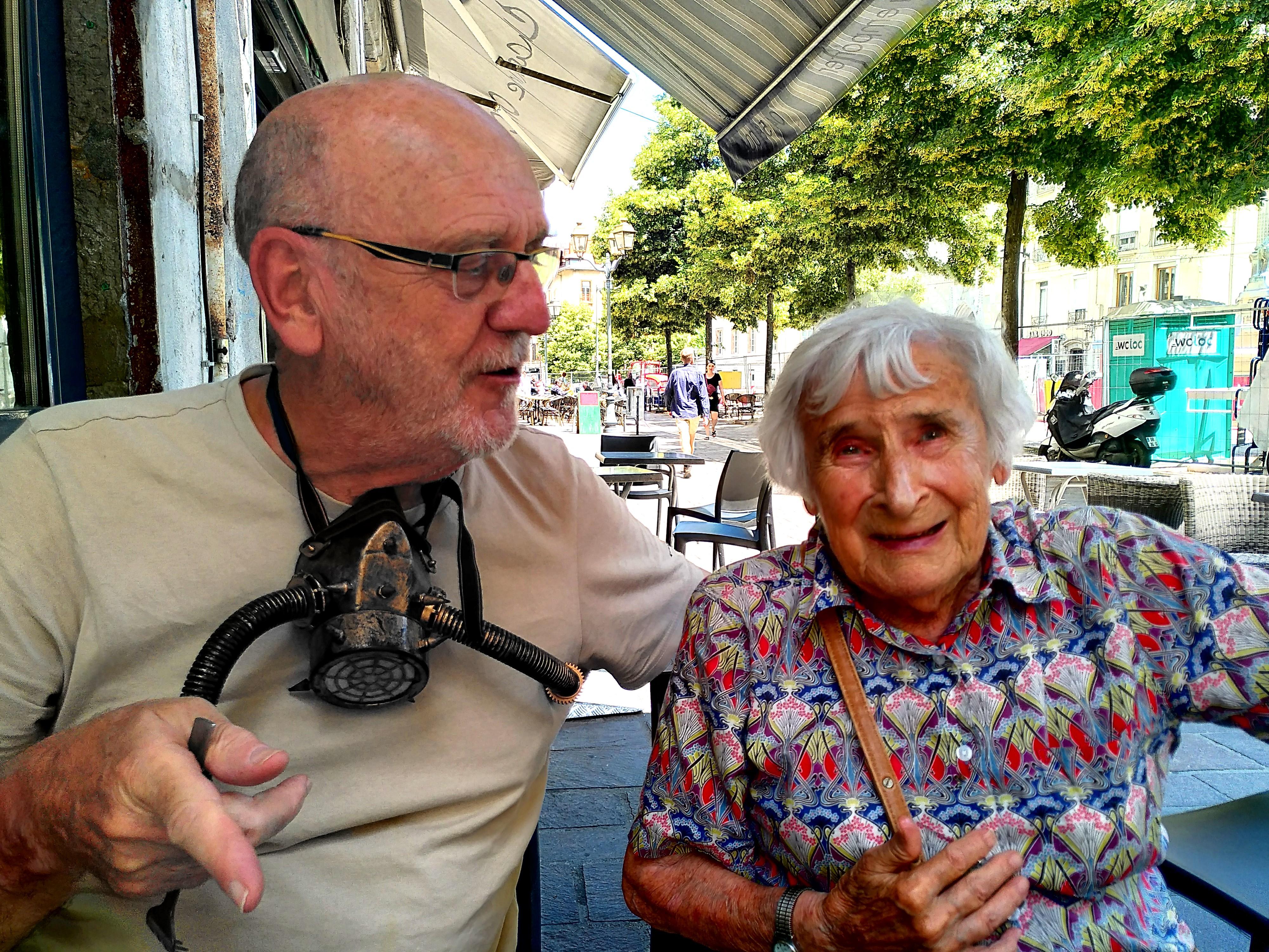 jean pierre eudier et lucienne foucras juin 2021 grenoble place notre dame photographie francois marie perier dr ce05e